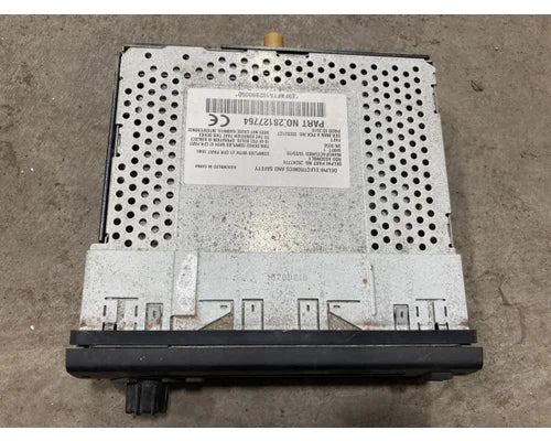 International 3825124C1 CD player radio from 2012 International Durastar 4300, used - view 2 of 3