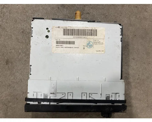 International 3825124C1 CD player radio from 2012 International Durastar 4300, used - view 3 of 3