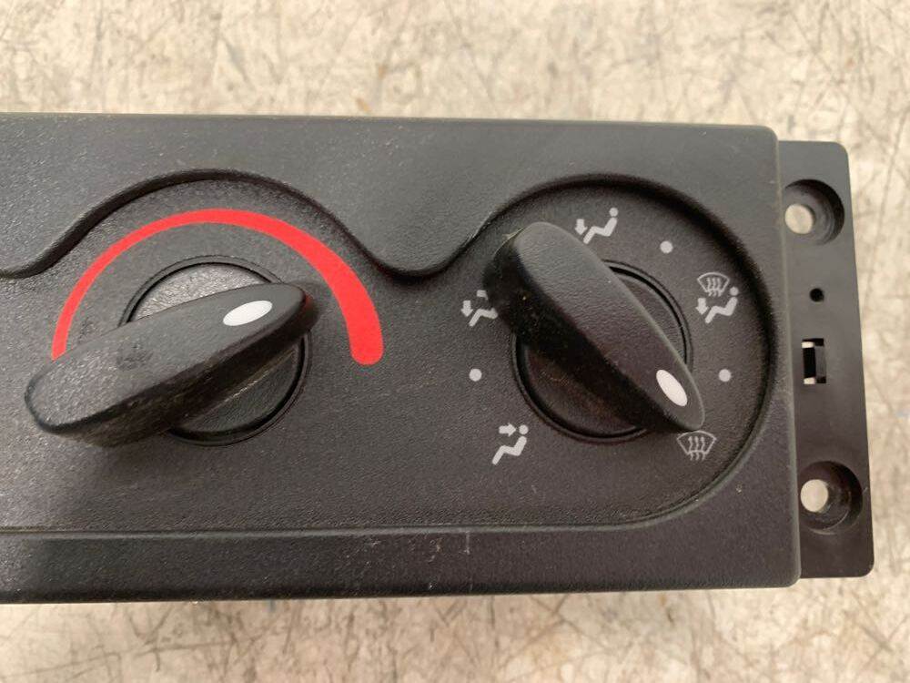 International 3827581C1 climate control panel from 2015 International 7400, used - view 3 of 5