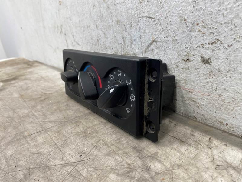 International 3840478F91 climate control panel from 2012 International Prostar, used