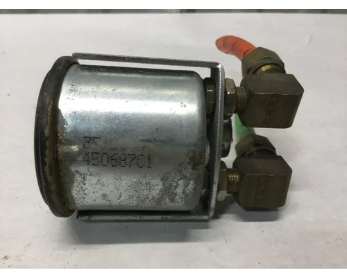 International 450687C1 air pressure gauge from 1996 International 8100, used - view 2 of 2