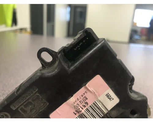 International 651261 HVAC actuator from 2007 International 9200I, used - view 2 of 3