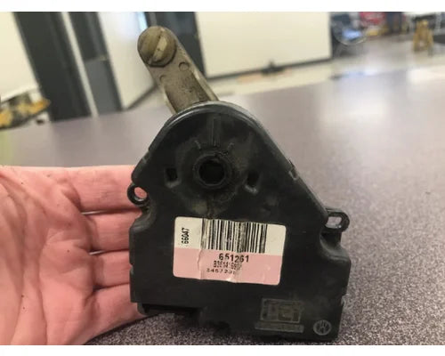 International 651261 HVAC actuator from 2007 International 9200I, used - view 3 of 3