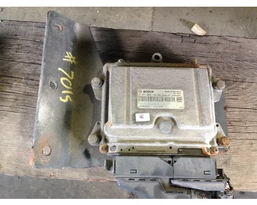 Kenworth 0281020196 DEF control module (denoxtronic 2.2) from 2011 Kenworth T700, used