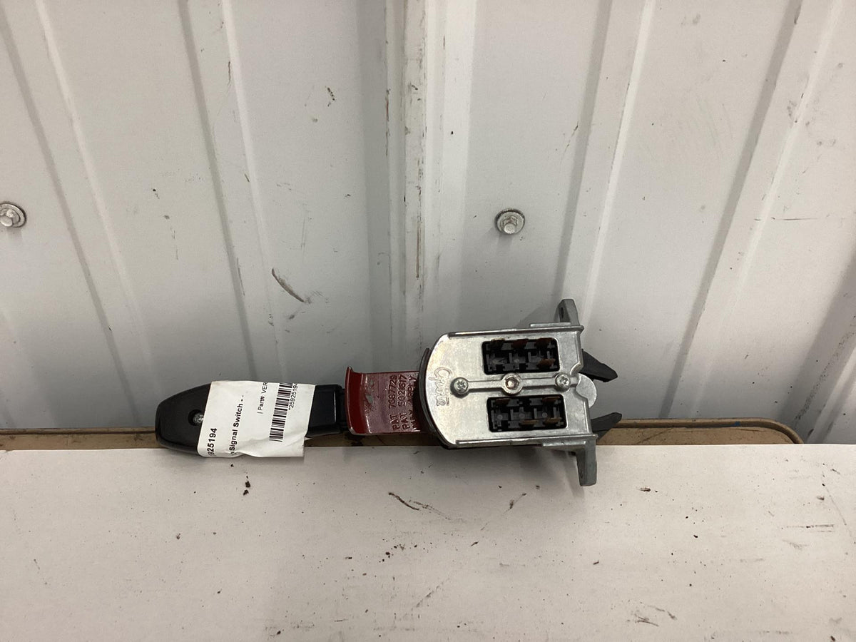 Kenworth 480780 turn signal / column switch from 2015 Kenworth T370, used