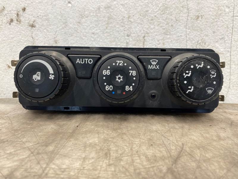 Kenworth F21-1028-1241H climate control panel from 2015 Kenworth T880, used - view 2 of 7