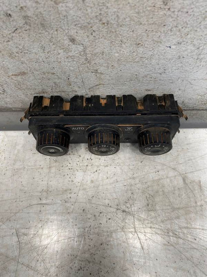 Kenworth F21-1028-1341H climate control panel from 2015 Kenworth T880, used - view 5 of 7