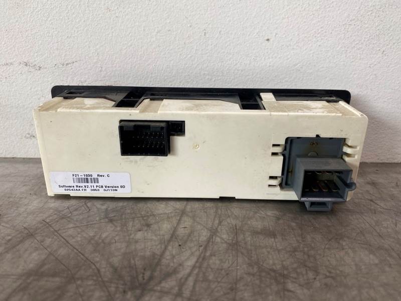 Kenworth F21-1030 sleeper climate control panel from 2014 Kenworth T680, used - view 4 of 8
