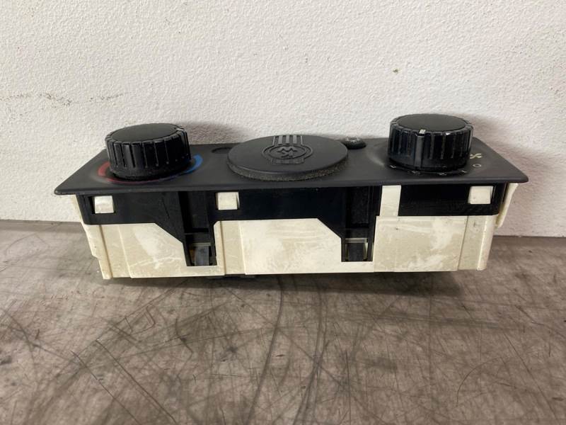 Kenworth F21-1030 sleeper climate control panel from 2014 Kenworth T680, used - view 6 of 8