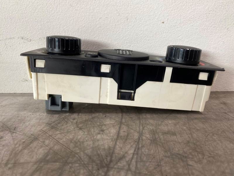 Kenworth F21-1030 sleeper climate control panel from 2014 Kenworth T680, used - view 7 of 8