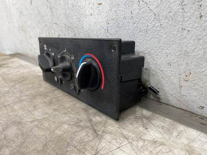 Kenworth F21-1032-100 climate control panel from 2005 Kenworth T800, used