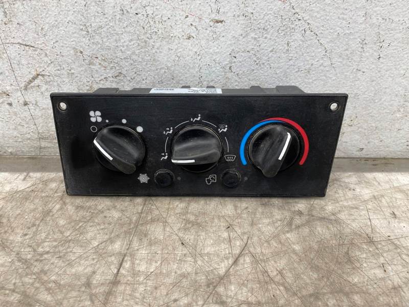 Kenworth F21-1032-100 climate control panel from 2005 Kenworth T800, used - view 2 of 7