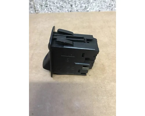 Kenworth P27-1002-7 refrigerant On/Off switch from 2012 Kenworth T700, used - view 2 of 4