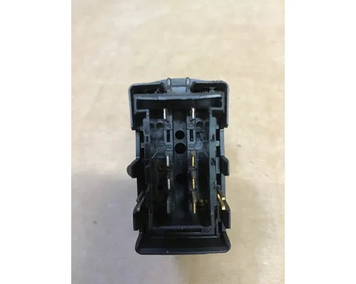 Kenworth P27-1002-7 refrigerant On/Off switch from 2012 Kenworth T700, used - view 3 of 4