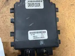 Kenworth Q21-1050 door control module from 2010 Kenworth, used