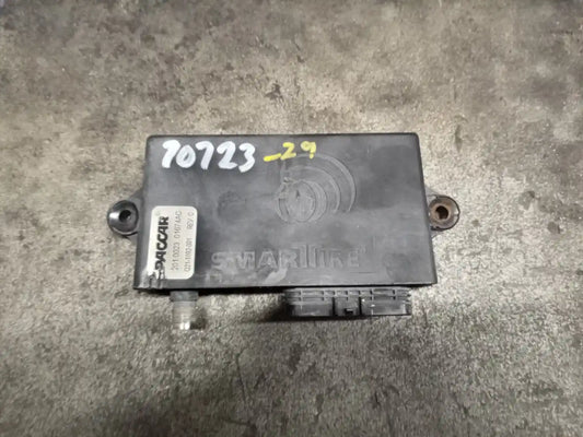 Kenworth Q21-1092-001 tire pressure monitoring receiver from 2015 Kenworth T680, used