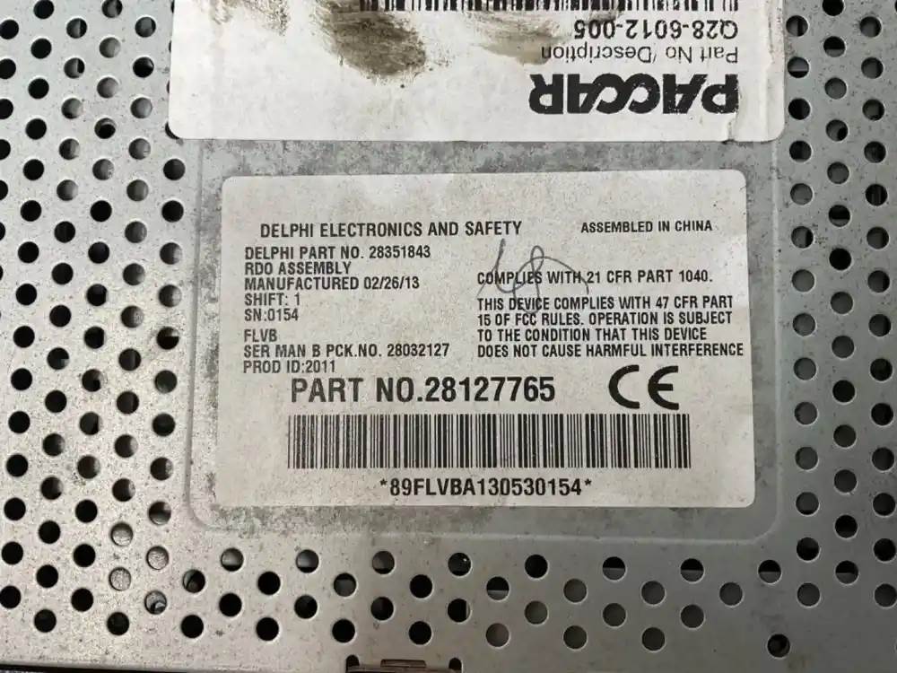 Kenworth Q28-6012-005 radio from 2014 Kenworth T370, used - view 2 of 3