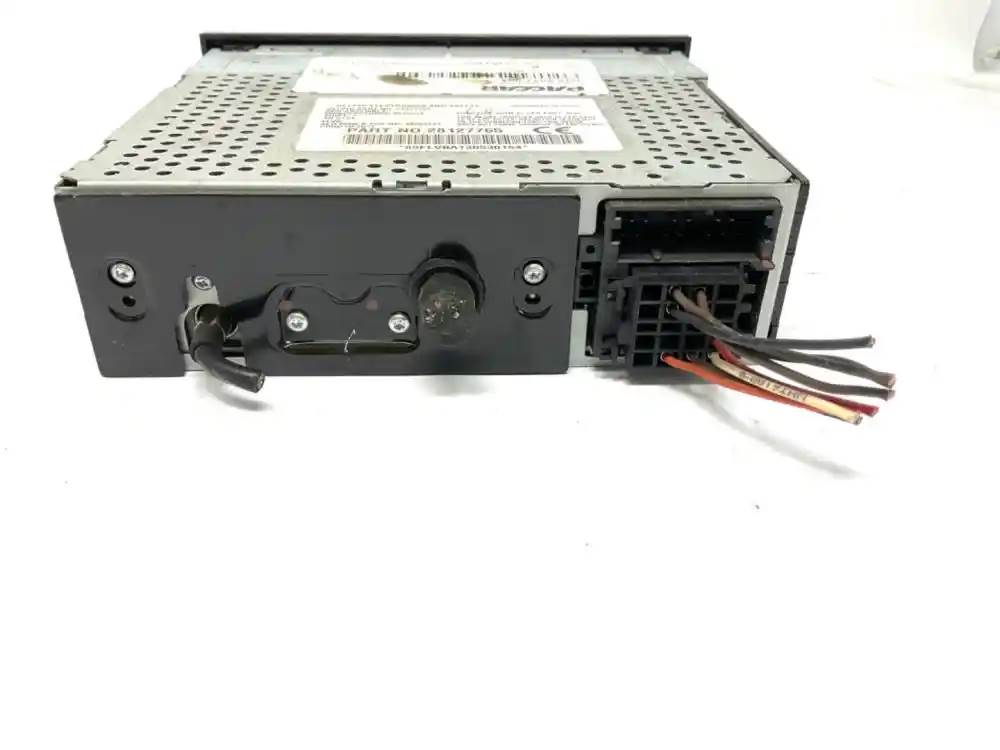 Kenworth Q28-6012-005 radio from 2014 Kenworth T370, used - view 3 of 3
