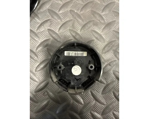 Kenworth Q43-1135-120-100 rear drive axle temperature gauge from 2015 Kenworth T880, used - view 2 of 3