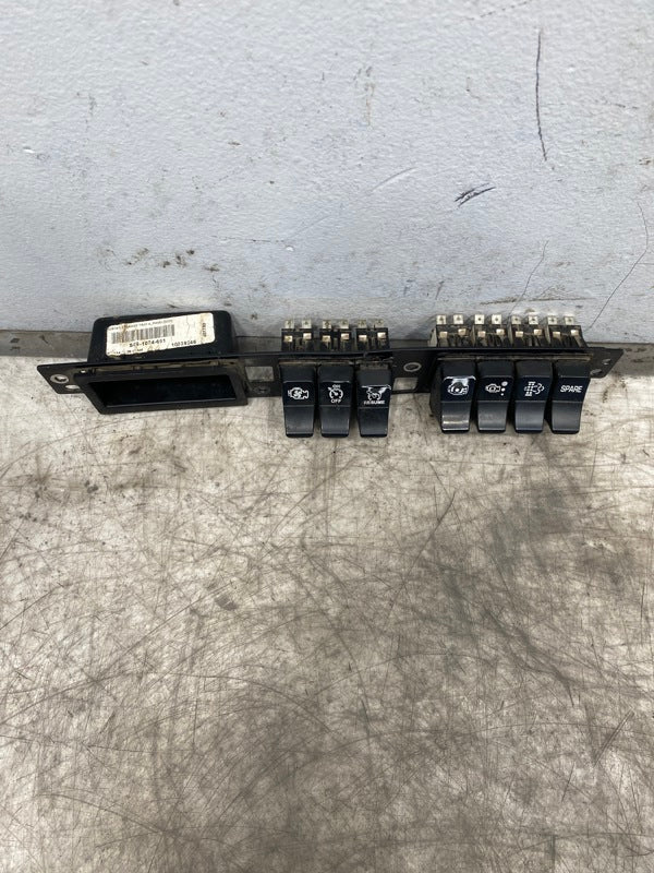 Kenworth S061074601 switch panel from 2015 Kenworth T880, used - view 5 of 6
