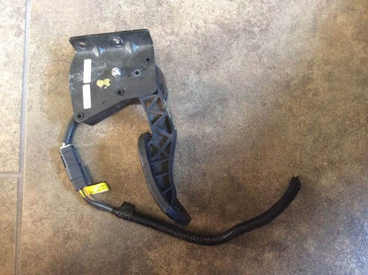 Kenworth S21-1009-200 throttle pedal assembly with position sensor from 2009 Kenworth T600, used
