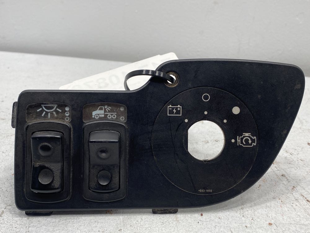 Kenworth S641023 switch panel from 2007 Kenworth T2000, used