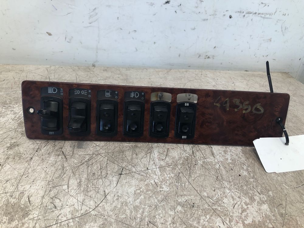 Kenworth S6410416 switch panel from 2000 Kenworth T2000, used