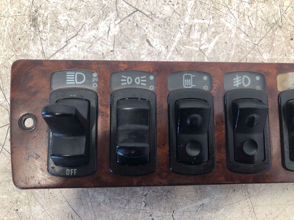 Kenworth S6410416 switch panel from 2000 Kenworth T2000, used - view 2 of 4