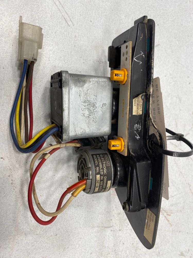Kenworth S6510251 switch panel from 2007 Kenworth T2000, used - view 2 of 6