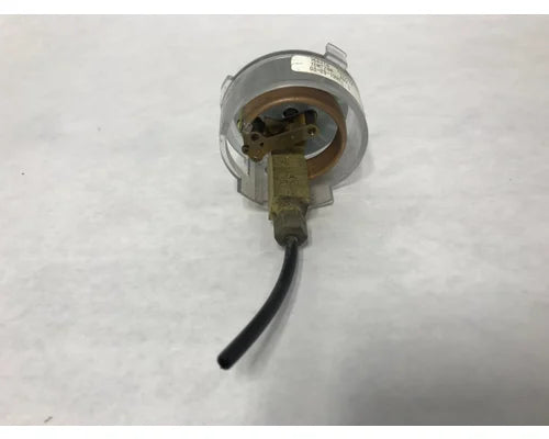 Mack 70MT28M oil pressure gauge from 1998 Mack CH, used - view 2 of 3