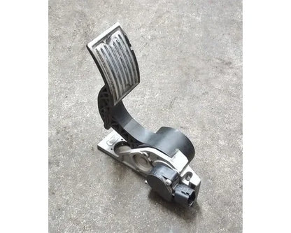 Mack 82627960 accelerator pedal assembly from 2013 Mack CXU613, used