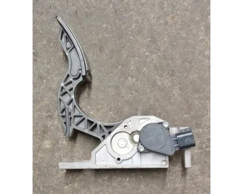 Mack 82627960 accelerator pedal assembly from 2013 Mack CXU613, used - view 3 of 6
