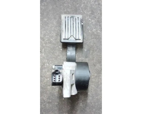 Mack 82627960 accelerator pedal assembly from 2013 Mack CXU613, used - view 4 of 6