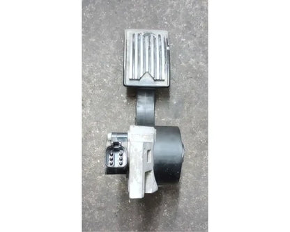 Mack 82627960 accelerator pedal assembly from 2013 Mack CXU613, used - view 4 of 6