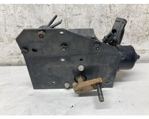 Mack E-008-084 windshield wiper motor from 2003 Mack CH, used - view 2 of 2