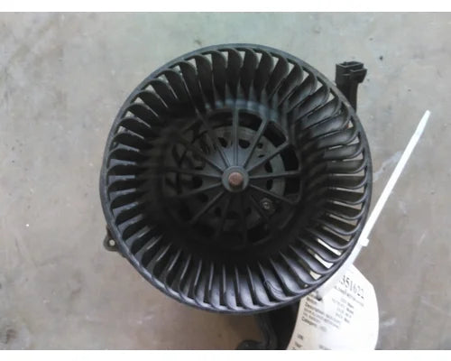 Mack R4092001 HVAC blower motor from 2009 Mack CXU612, used
