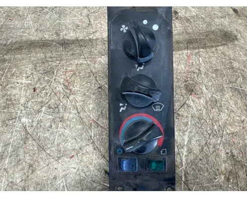 Mack RD-3-12950-0 heater / A/C control panel from 2010 Mack, used