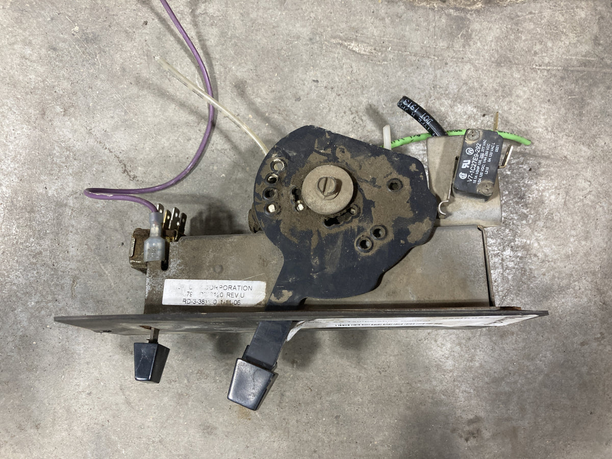 Mack RD-3-3812-0 heater / A/C temperature control from 1998 Mack RD600, used - view 2 of 6