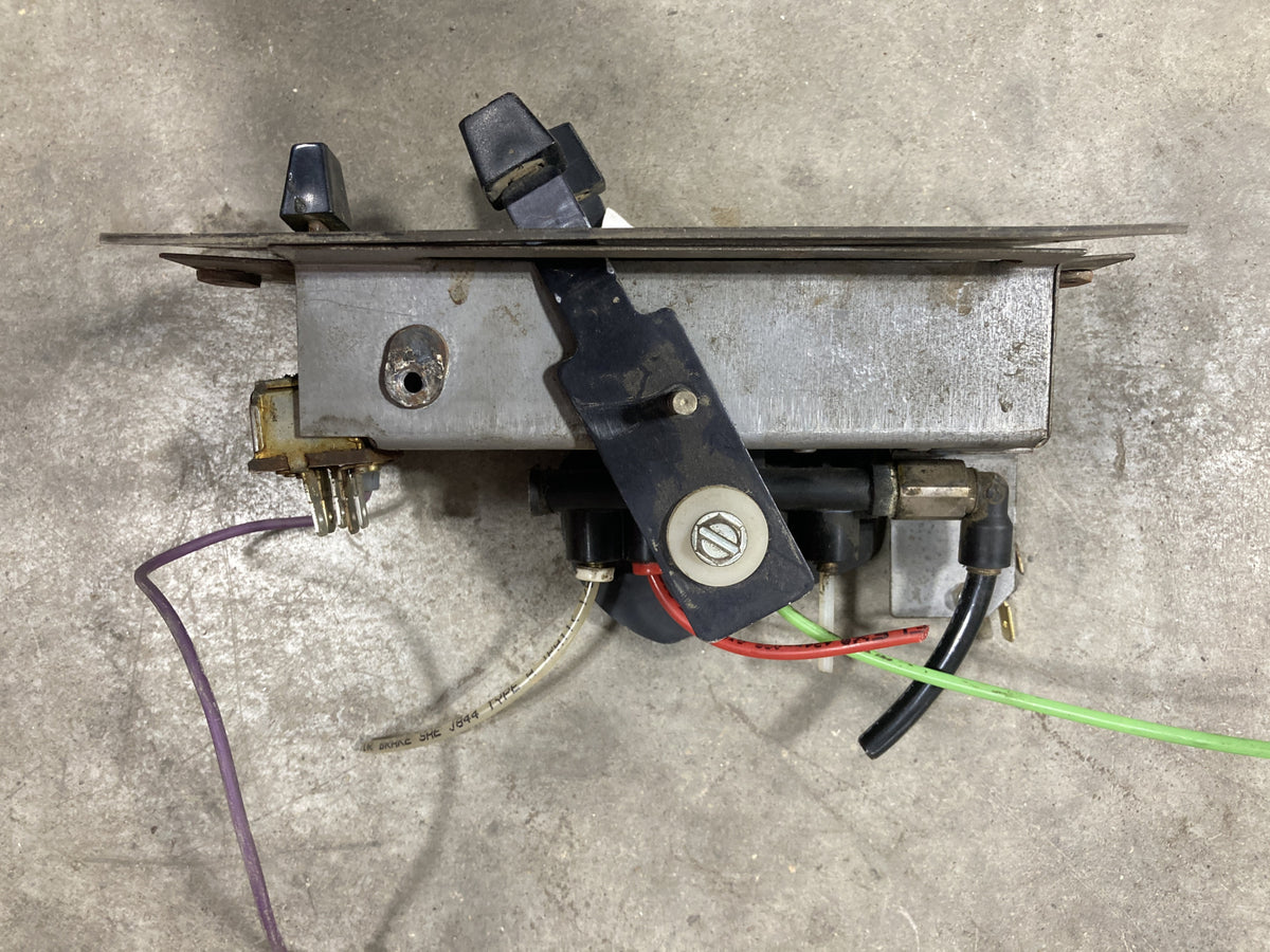 Mack RD-3-3812-0 heater / A/C temperature control from 1998 Mack RD600, used - view 4 of 6