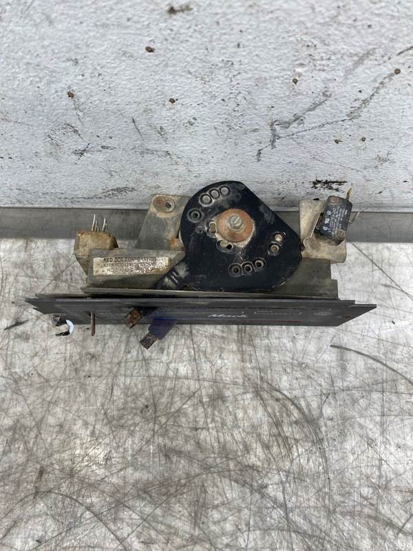 Mack RD342400 climate control panel from 1999 Mack CH, used - view 5 of 7