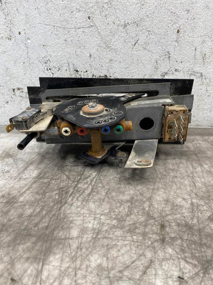 Mack RD342400 climate control panel from 1999 Mack CH, used - view 6 of 7