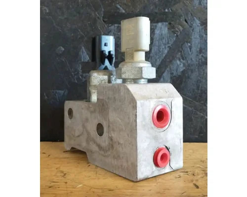 PACCAR 5308313 fuel intake module with shutoff valve, used - view 2 of 4