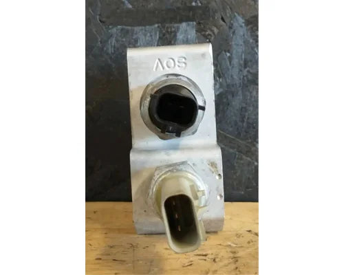 PACCAR 5308313 fuel intake module with shutoff valve, used - view 3 of 4