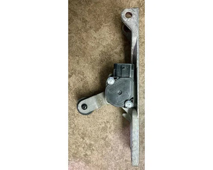 Peterbilt 133284 throttle pedal (williams controls) from 2007 Peterbilt 386, used - view 4 of 8