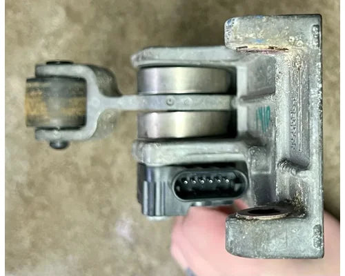 Peterbilt 133284 throttle pedal (williams controls) from 2007 Peterbilt 386, used - view 5 of 8