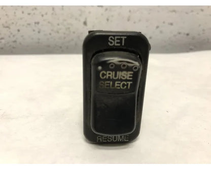 Peterbilt 16-07417-7B3GMN2D31 cruise control set / resume switch from 2006 Peterbilt 387, used