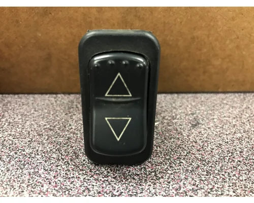 Peterbilt 16-09121-4D3DSS2F61 engine brake level switch from 2012 Peterbilt 587, used