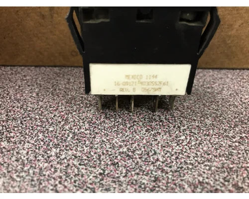 Peterbilt 16-09121-4D3DSS2F61 engine brake level switch from 2012 Peterbilt 587, used - view 2 of 3