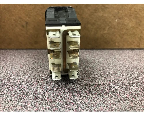 Peterbilt 16-09121-4D3DSS2F61 engine brake level switch from 2012 Peterbilt 587, used - view 3 of 3