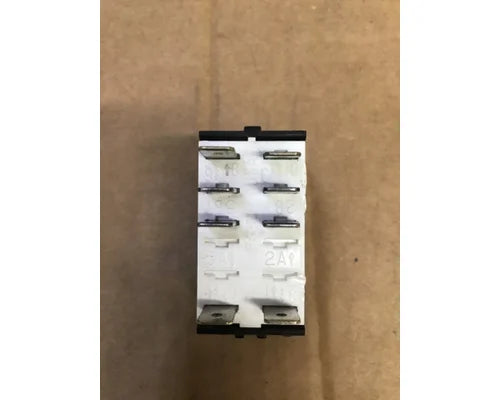 Peterbilt 16-09121-4L8EEF1A91 hazard switch from 2007 Peterbilt 386, used - view 5 of 5